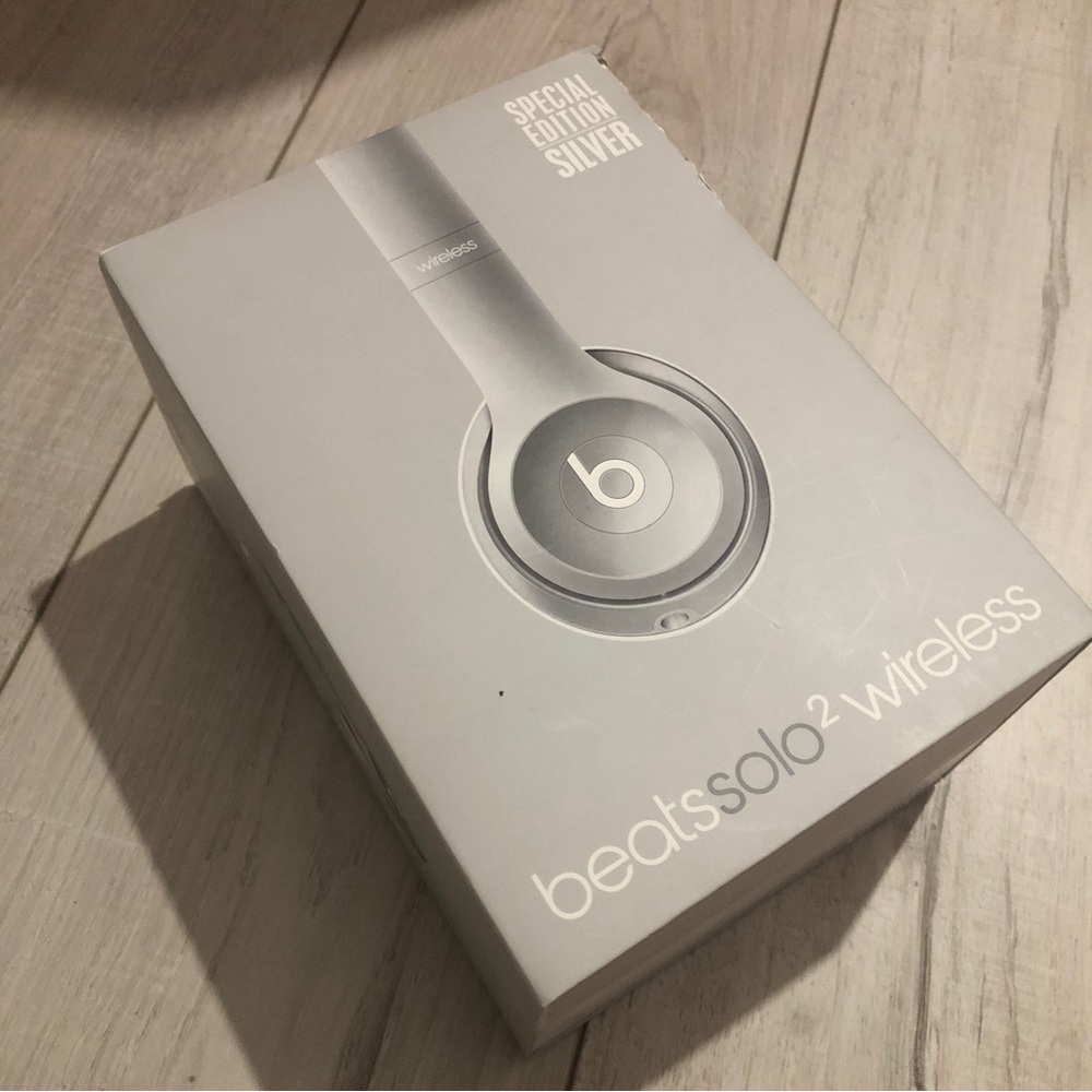 Beats Solo 2 Wireless edition silver